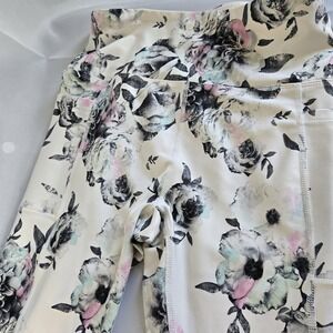 Bally Total Fitness White Floral  Crop  Women's High Rise Capri with pockets Med